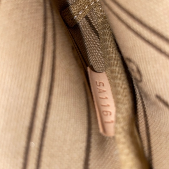 SOLD AUTHENTIC LOUIS VUITTON MINI POCHETTE DEL - Picture 6 of 8